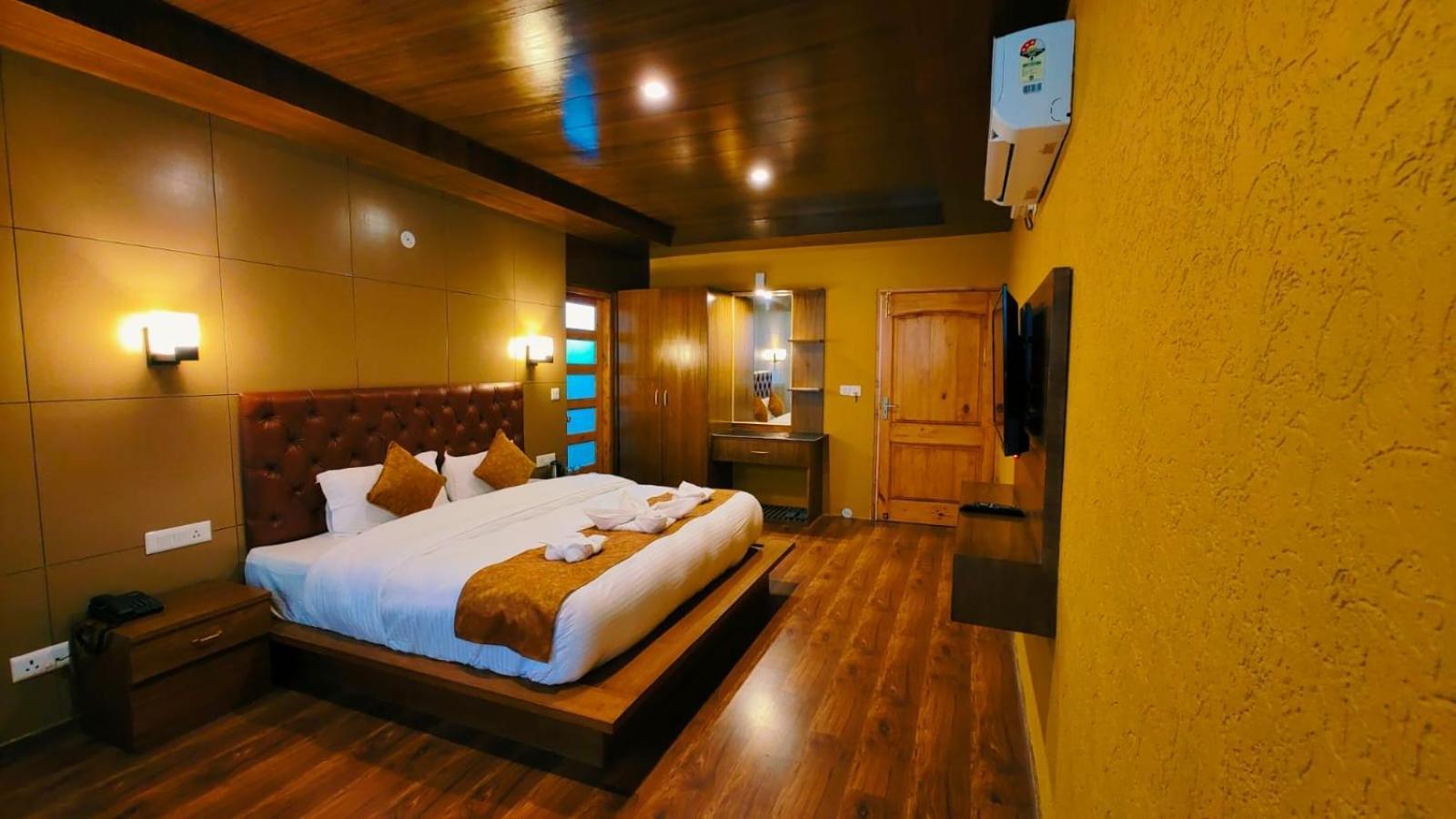 Tata Vista Resort Mall Road Manali - Centrally Heated & Air Cooled Esterno foto
